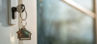 Thinking of Selling Your Home Solo? Read This First